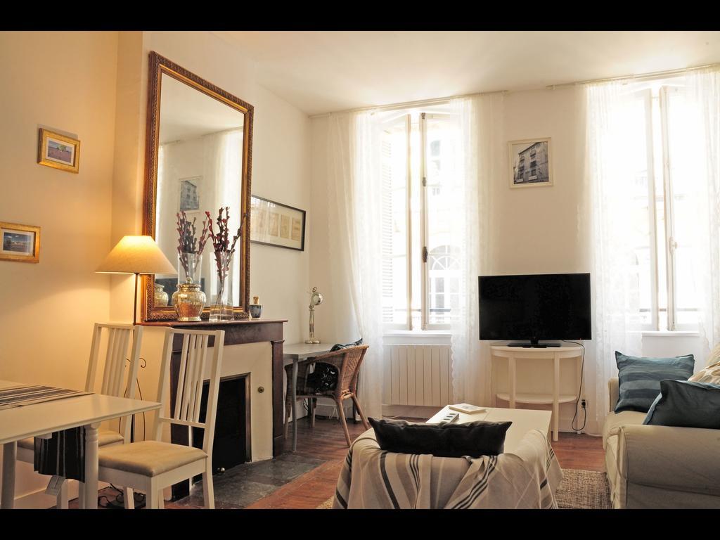 Bordeaux Charming Center Apartamento Habitación foto